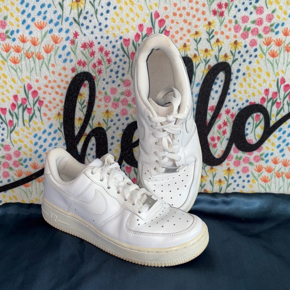 Nike Air Force 1 Triple White Low Woman's Sneakers Style Number-315115-112 Sz. 7 - Picture 3 of 14